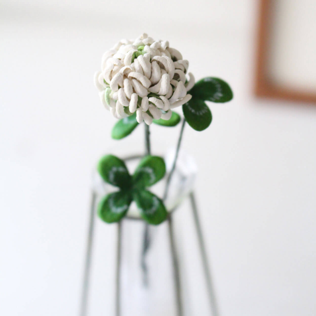 革のお花の作品　カルーセル用2