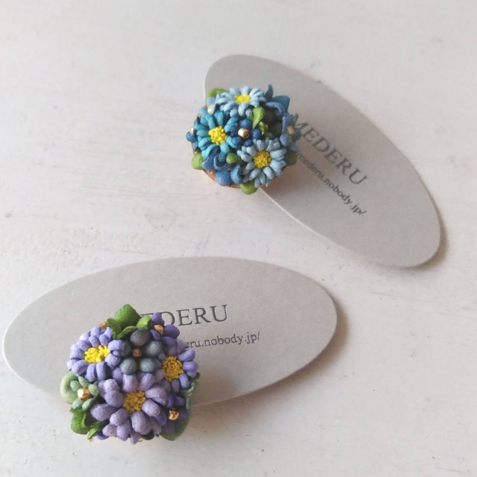 革のお花の作品　カルーセル用4